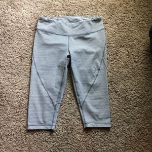 EUC Zella Gray Striped Capris Sz M
